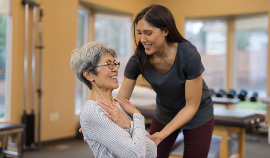 physiotherapy occupational assistant helping patient